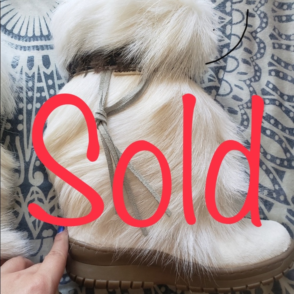 SOLD X Bearpaw fur boots